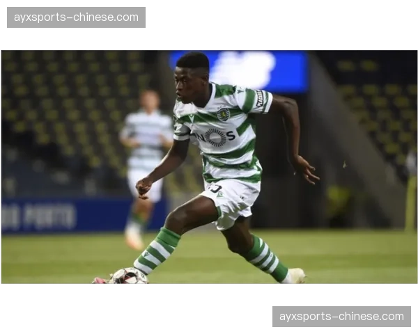 官方更新：巴黎圣日耳曼后卫努诺-门德斯恢复有球训练